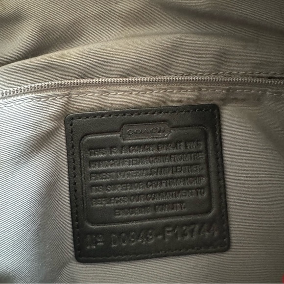 Coach signature Ashley purse - Picture 3 of 5